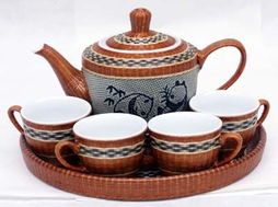 幾經絕傳的貢品 精美瓷胎竹編工藝品